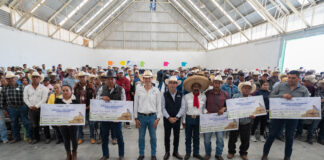 Rodrigo Monsalvo entrega 30 mil pacas de forraje en apoyo a productores pecuarios en El Marqués