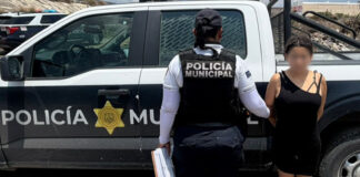 Femenina trasladada a la Fiscalía General del Estado por robo equiparado de vehículo