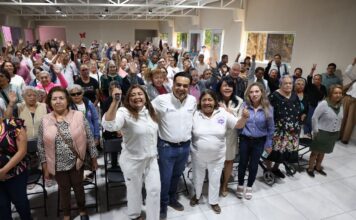 Visita Luis Nava grupo del adulto mayor en San Juan del Río