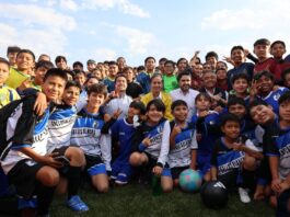 Entregan autoridades rehabilitación de cancha de futbol en El Tintero