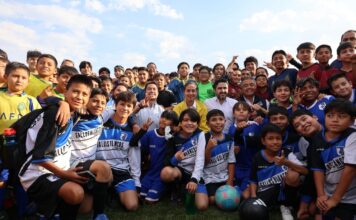 Entregan autoridades rehabilitación de cancha de futbol en El Tintero