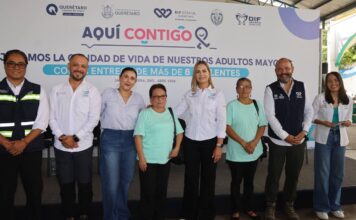 Sistema Estatal para el Desarrollo Integral de la Familia entrega lentes para adultos mayores del municipio de Jalpan de Serra y Arroyo Seco