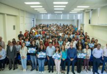 Reciben becas estudiantes de la Universidad Tecnológica de San Juan del Río