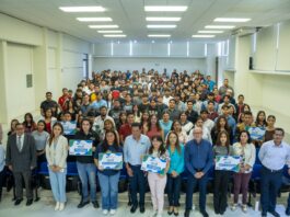 Reciben becas estudiantes de la Universidad Tecnológica de San Juan del Río