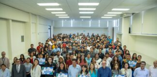 Reciben becas estudiantes de la Universidad Tecnológica de San Juan del Río
