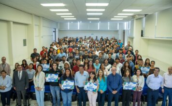 Reciben becas estudiantes de la Universidad Tecnológica de San Juan del Río
