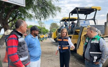 Titular de la Comisión Estatal de Infraestructura Supervisa rehabilitación de camino en Pedro Escobedo