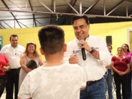 Convive Luis Nava con beneficiarios de programas sociales en Colón