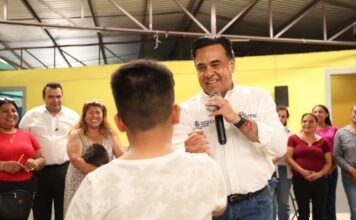 Convive Luis Nava con beneficiarios de programas sociales en Colón