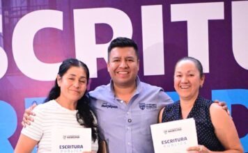 Jairo Morales entrega 115 escrituras en El Milagro; suman 540 en Huimilpan