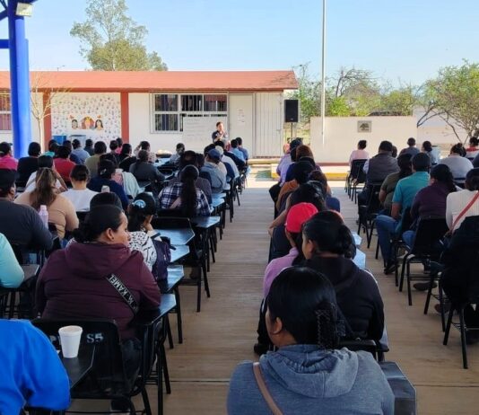 Refuerzan estrategias de prevención de conductas de riesgo en familias en El Marqués