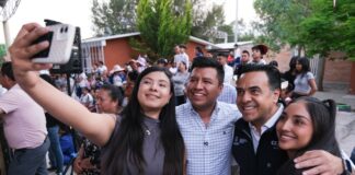 Luis Nava festeja a niñas, niños y mamás de Huimilpan
