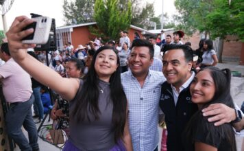 Luis Nava festeja a niñas, niños y mamás de Huimilpan