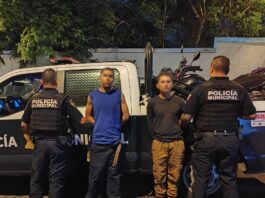 Dos masculinos detenidos por delito equiparado de robo de vehículo