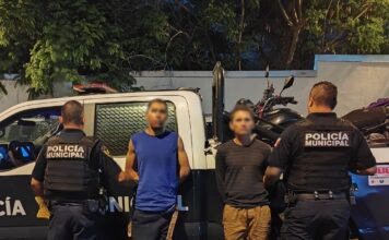 Dos masculinos detenidos por delito equiparado de robo de vehículo