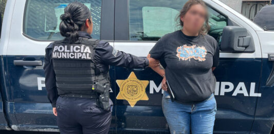 Femenina asegurada por portación de armas prohibidas y amenazas