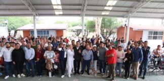 Festeja Luis Nava a mamás de Santa Rosa Jáuregui