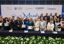 Encabeza Martha Soto entrega de reconocimientos por años de servicio a docentes del Estado