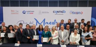 Encabeza Martha Soto entrega de reconocimientos por años de servicio a docentes del Estado