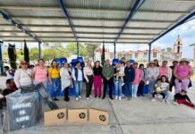 La Unidad de Servicios para la Educación Básica en el Estado de Querétaro entrega mobiliario escolar a primaria de Amealco