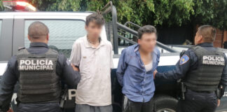 Sujetos detenidos por robo en tienda de conveniencia