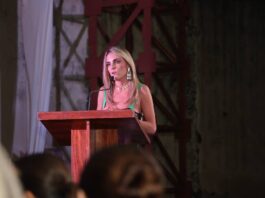 Preside Car Herrera Subasta de Arte con Causa a beneficio de Corazones para Kurar
