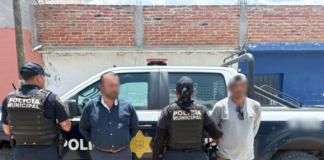 Detienen a dos masculinos por desobediencia y resistencia de particulares