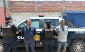 Detienen a dos masculinos por desobediencia y resistencia de particulares