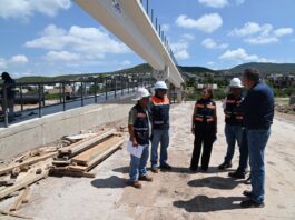 La Comisión Estatal de Infraestructura supervisa avance de puente peatonal en el Anillo Vial Junípero Serra