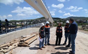 La Comisión Estatal de Infraestructura supervisa avance de puente peatonal en el Anillo Vial Junípero Serra