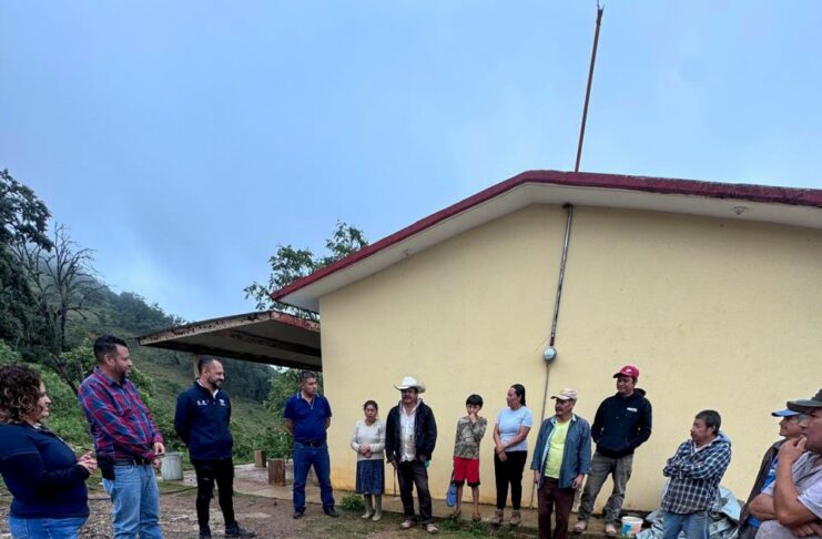 El Sistema Estatal para el Desarrollo Integral de la Familia apoya a comunidades afectadas por derrumbe en Pinal de Amoles