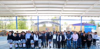 Entrega Marco Del Prete reconocimiento a ECOESCUELA en Huimilpan
