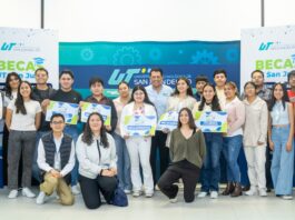 Reciben becas 220 estudiantes de la Universidad Tecnológica de San Juan del Río