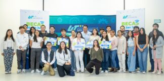 Reciben becas 220 estudiantes de la Universidad Tecnológica de San Juan del Río