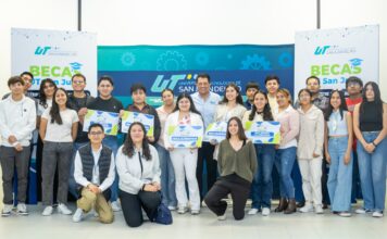 Reciben becas 220 estudiantes de la Universidad Tecnológica de San Juan del Río
