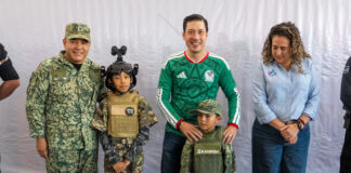 Rodrigo Monsalvo inaugura exposición militar Conín en beneficio de niñas, niños y adolescentes