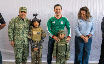 Rodrigo Monsalvo inaugura exposición militar Conín en beneficio de niñas, niños y adolescentes