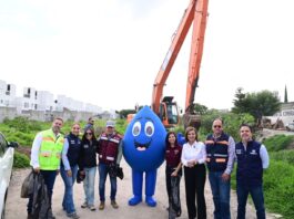 La Comisión Estatal de Infraestructura apoya trabajos de desazolve en la zona poniente de la capital