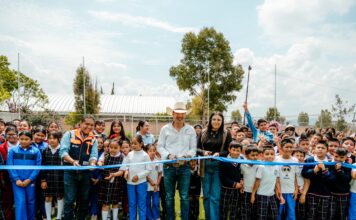 Mejores escuelas para las niñas y niños de El Marqués: Rodrigo Monsalvo entrega obras en comunidades
