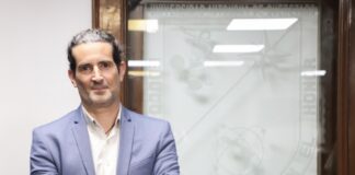Especialista español visita la UAQ para charlar sobre derecho indígena