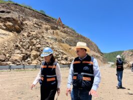 Titular de la Comisión Estatal de Infraestructura supervisa retiro de derrumbe en la Carretera Estatal 100