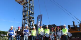 Jairo Morales, presidente municipal de Huimilpan, y Luis Alberto Vega Ricoy, vocal ejecutivo de la CEA, dan inicio a la perforación de un nuevo pozo en Los Cues