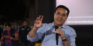 Luis Nava lleva Cine Contigo a familias de San Juan del Río