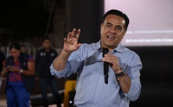 Luis Nava lleva Cine Contigo a familias de San Juan del Río