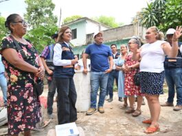 Titular de la Comisión Estatal de Infraestructura supervisa puente peatonal en Jalpan de Serra