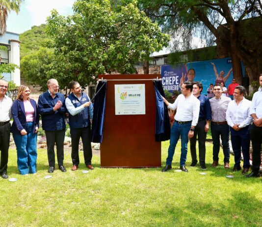 Atestigua Marco Del Prete develación de placa Biodiversidad de Corregidora