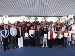 Beneficia Gobierno del Estado a familias de Cadereyta con títulos de propiedad