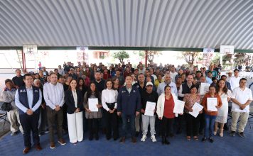 Beneficia Gobierno del Estado a familias de Cadereyta con títulos de propiedad