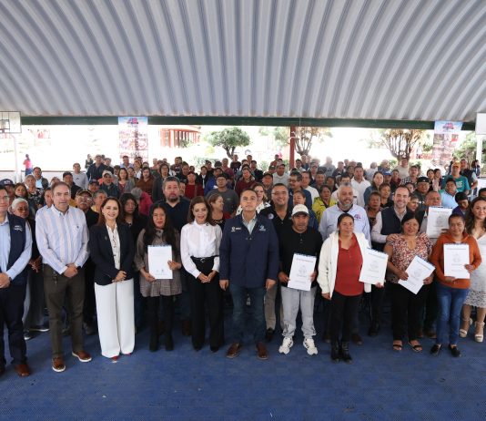 Beneficia Gobierno del Estado a familias de Cadereyta con títulos de propiedad