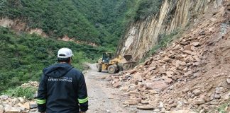 La Comisión Estatal de Infraestructura libera derrumbe en camino a La Redonda, San Joaquín